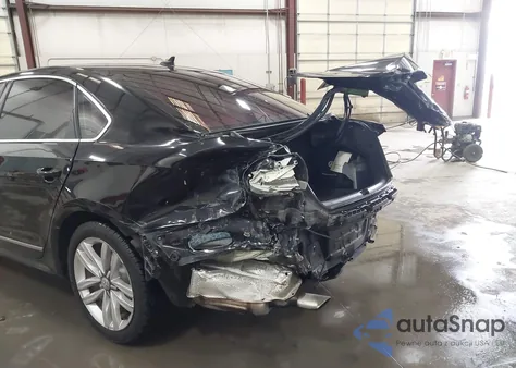 2017 Volkswagen Passat 1.8T Sel Premium z USA, uszkodzony, nr VIN 1VWCT7A37HC067756